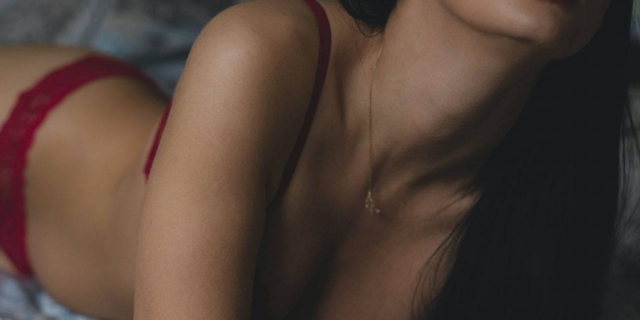 12 Signs She’s Looking To Hookup With You