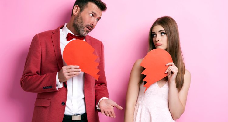 taiwan-sugar-daddy-bao-yang-breakup › Sugarbook | The #1 Sugar Daddy & Sugar Baby Dating website to meet Sugar Daddies & Sugar Babies. Build relationships, discuss allowances and get paid instantly. 乾爹與甜心手拿破碎愛心圖案,象徵糖爹與sugar baby包養關係中的分手與情感落差。