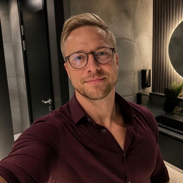 Sugar daddy profile Andrew