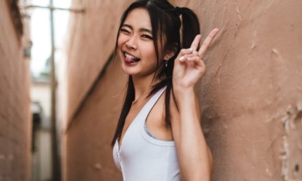 酒店小姐是什麼？薪水、工作內容、帶出場費用一次看，與伴遊包養差在哪？