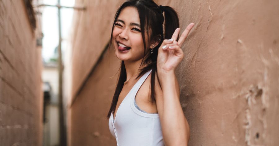 酒店小姐是什麼？薪水、工作內容、帶出場費用一次看，與伴遊包養差在哪？